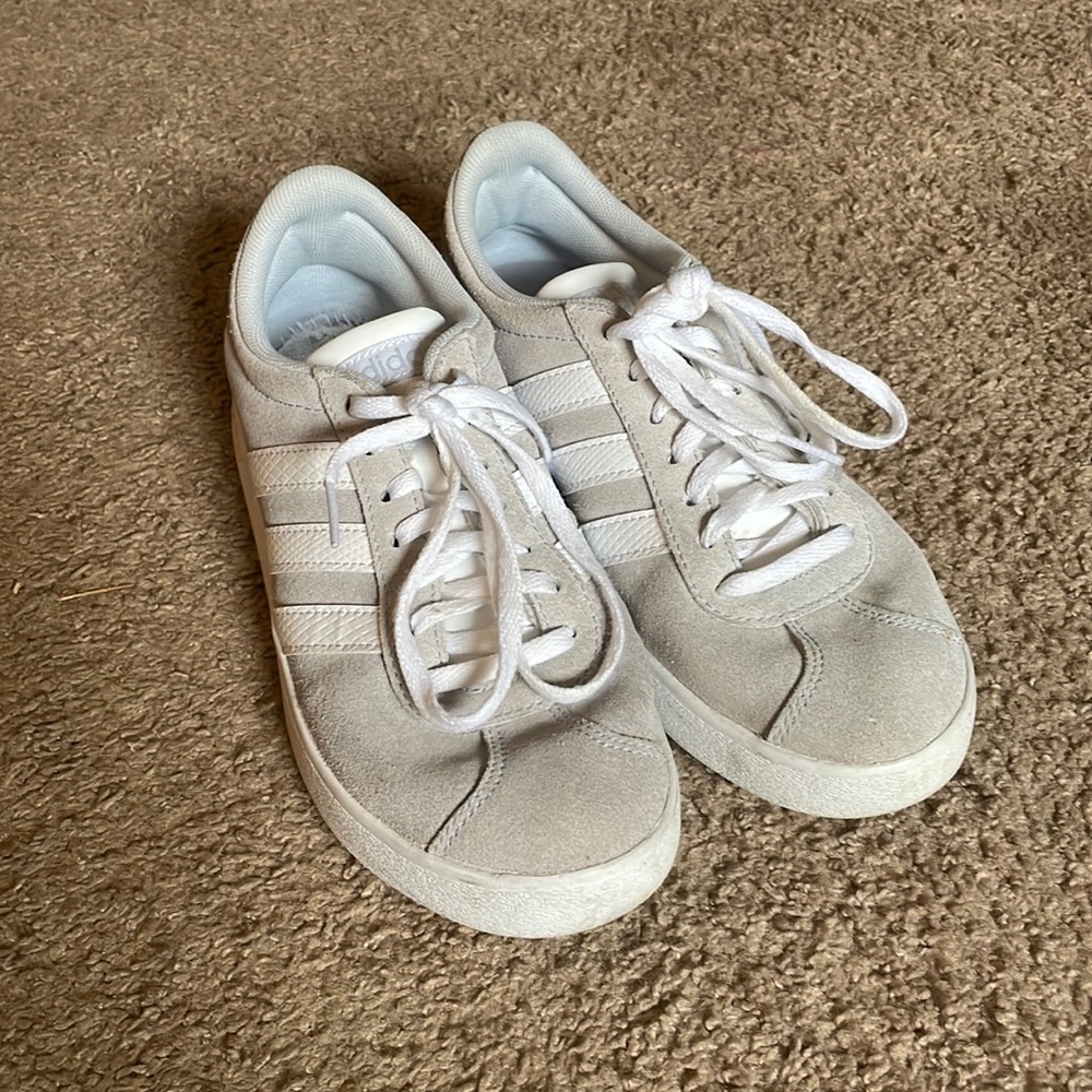 Cute Adidas tennis shoes… super comfy, neutral colored, easy to style!!